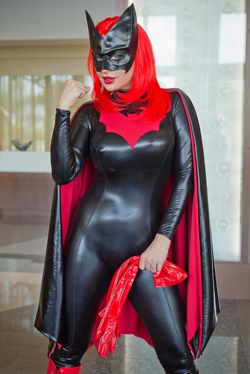 comicheroines:  Batwoman Cosplay 