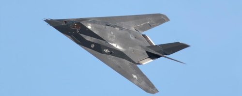 finofilipino:  La curiosa historia del F-117 lockheed: El avión “invisible”.   Las investigaciones sobre aviones invisibles al radar comenzaron muy pronto, casi con la aparición del propio radar allá durante la segunda guerra mundial, pero no