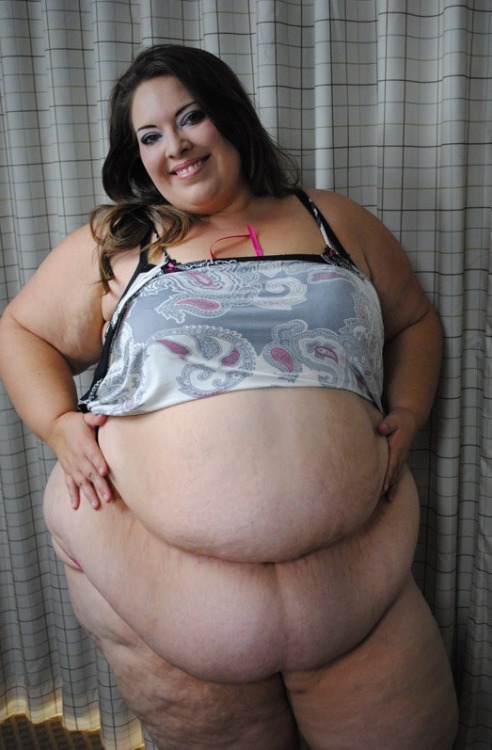 twiggynightmare: radicalfa: weeklymail: Beautiful… Lovely belly :-) Indeed!