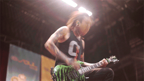 may-i-pierce-the-all-time-veil:   typical-bandrelated-url:  Tony being sexy while