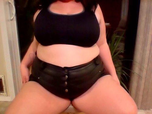 bbwsrock:  shialabeoufsgf:   Trying to show off my thighs but they are so much fatter than this my thighs are the best   (via TumbleOn)