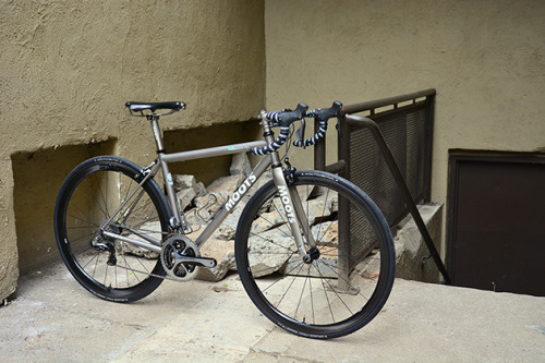 embrocationcycling: Up next in our Bespoke Builds column is this Moots Vamoots RSL. Click here to se