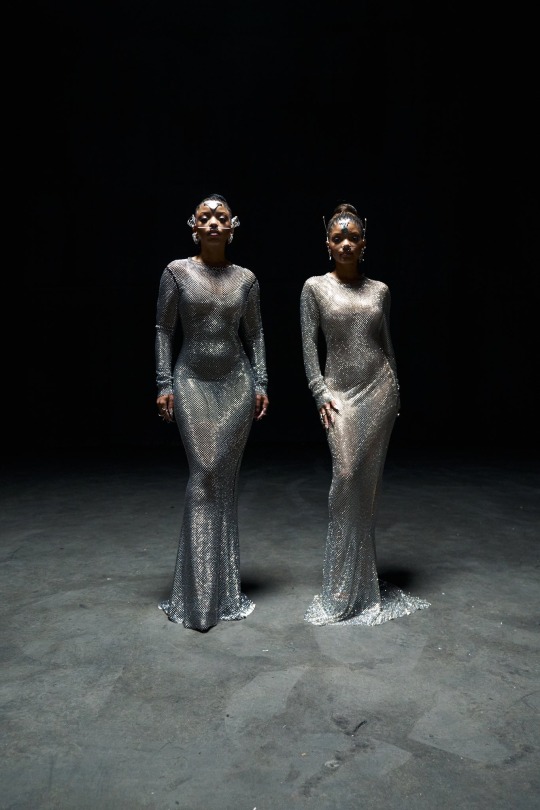 pro-royalty:Chloe x Halle Ungodly Hour MV adult photos