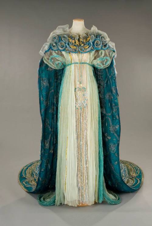 fripperiesandfobs:Costume designed by Gabriella Pescucci for Michelle Pfeiffer in A Midsummer Night’