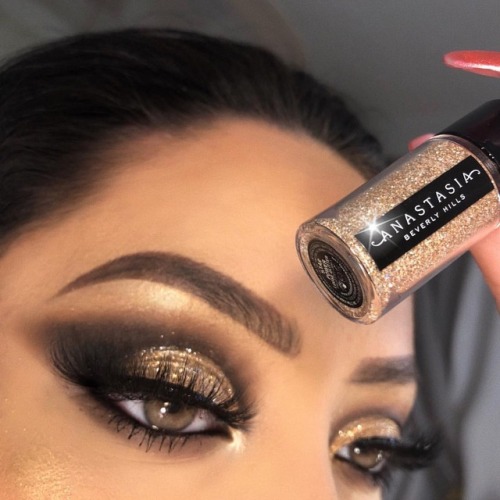 aimebbyy: SULTRY LOOK 3 ✨✨ Obsessed with this glitter @anastasiabeverlyhills ebony dipbrow pomade @a