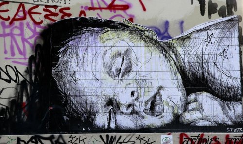 leukolenoshera:  policymic:  Lax anti-graffiti laws in Greece have led to stunning street art  Graffiti is an ancient Greco-Roman art form, dating back to the days when people carved marble messages of anything from political protest to hilarious butt