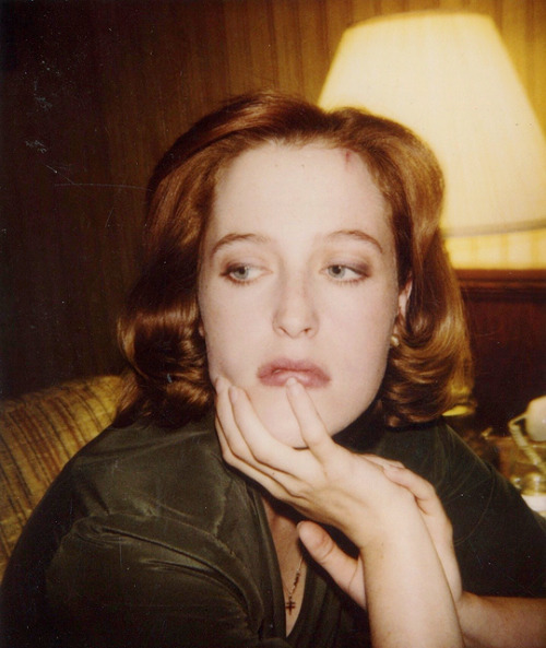 qilliananderson: Gillian Anderson on the set of The X-Files. (x) 