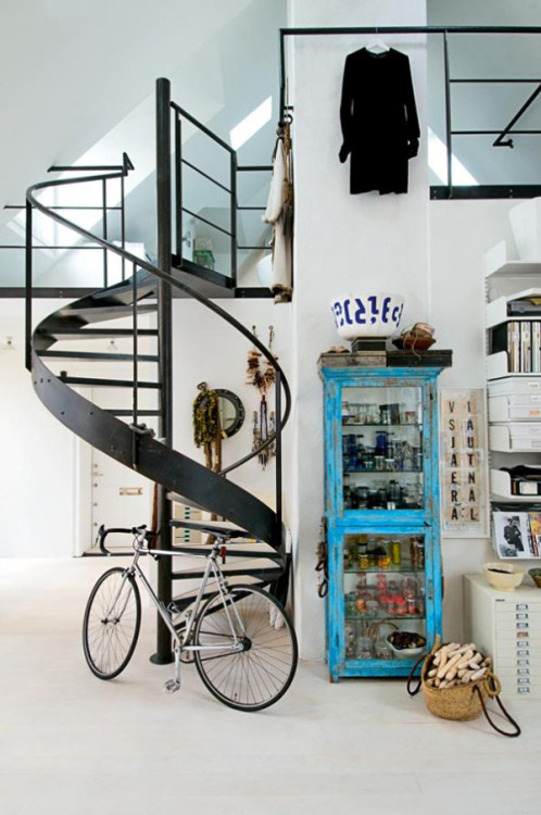 aquareye:  Oh, my love for spiral staircases!  Modernizing the space. A must for city life! YDM