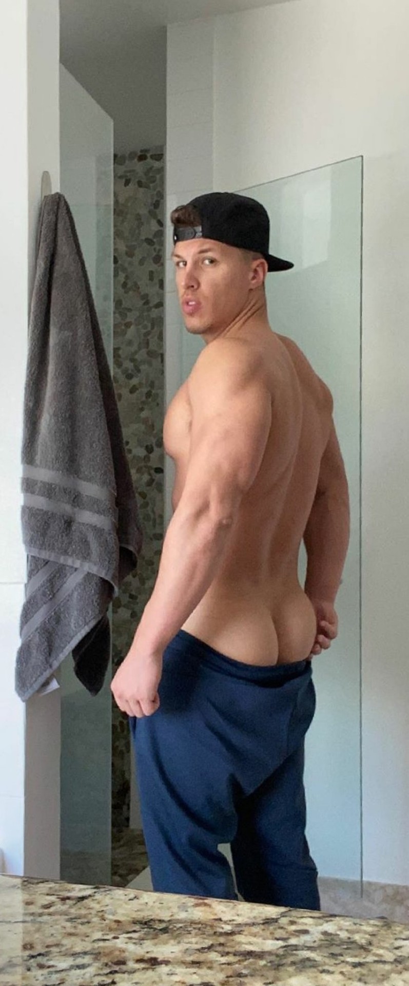 kt1700:AZZIE 👖