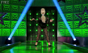 fuckyeahkatyazamolodchikova:  This bitch is over here on her hands pussy poppin’.