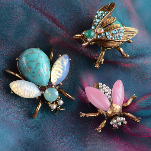 biomechanicaltomato: sosuperawesome: Bee Pins Shelley Cooper Jewelry #Etsy #Bees @nikkidee