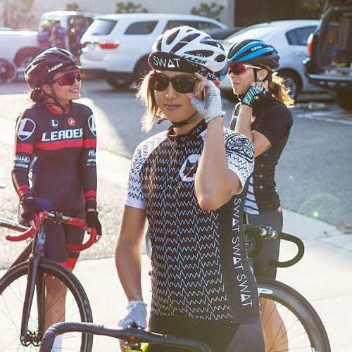 fixiegirls: @lynnmarie85 @cindyfix3 @kymnonstop #fixedgear #fixiegirl
