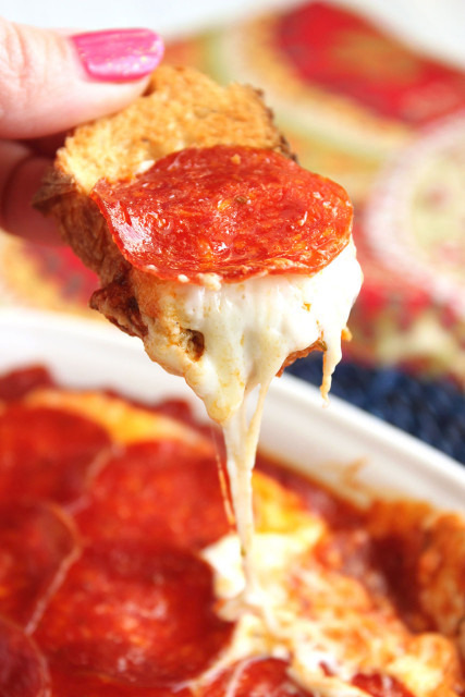 Porn Pics verticalfood:  Pepperoni Pizza Dip