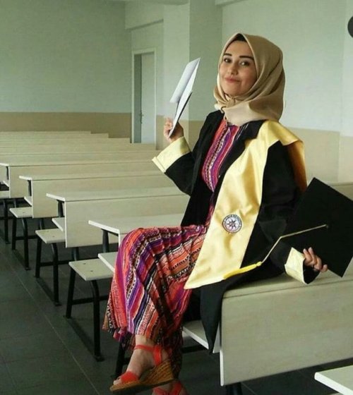 Türbanlı Kezban deniz kenarına gidip fotoğraf çekinmiş - Türbanlı Türk SikişDe