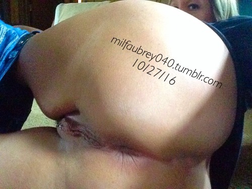 milfaubrey040:  Per Request, a close up picture of my back side. 😜☺️😘💋💋💋💋💋 Aubrey
