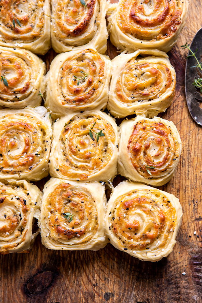 verticalfood:    herby everything cheddar swirl buns.  