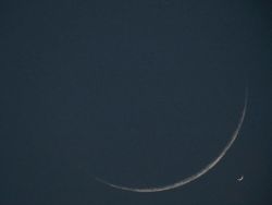 phear:Crescent Moon being photobombed by a crescent Venus