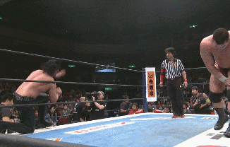 leaveharmony:  A rare attempt at a move like this that didn’t result in him basically falling onto his opponent lol