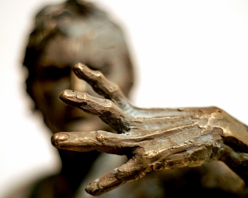 littlelimpstiff14u2:   The Fantastic Emerging and Disappearing Sculpture of Matteo Pugliese  These are the works of Milan born Matteo Pugliese. The self-taught sculptor has been experimenting and  working in his chosen craft since his teens. The style
