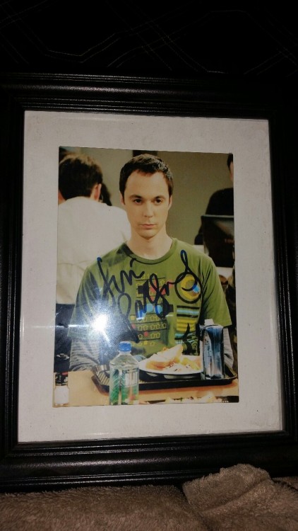 I’m Selling a few of my autographed pictures this one is of Sheldon Cooper from the Big Bang Theory 