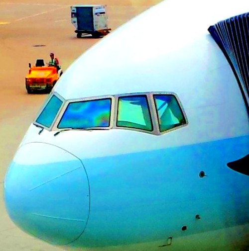 Thin film interference on Airplane cockpitThere is a great chance that when you are at the airport w