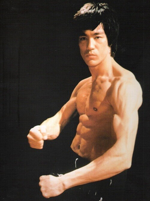 XXX bruceleeonline:  I’m collecting Bruce lee’s photo