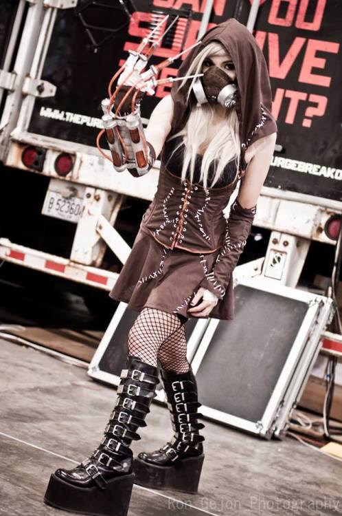 kamikame-cosplay:  Arkham Asylum Scarecrow cosplay by Kay Victoria Cosplay.Photo by: Ron Gejon Photography