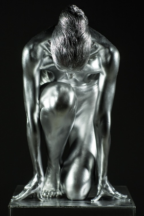 XXX statuefied:Silver nude female living statue photo