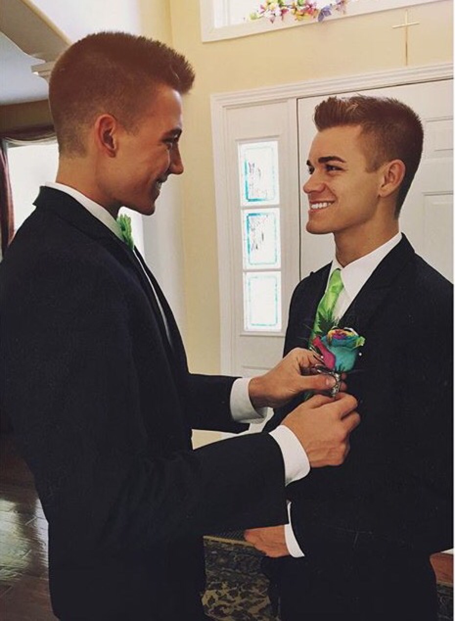 gayboys-and-eyecandy:Mason &amp; Matt💕  Mason’s Instagram(left): @ ello_chap