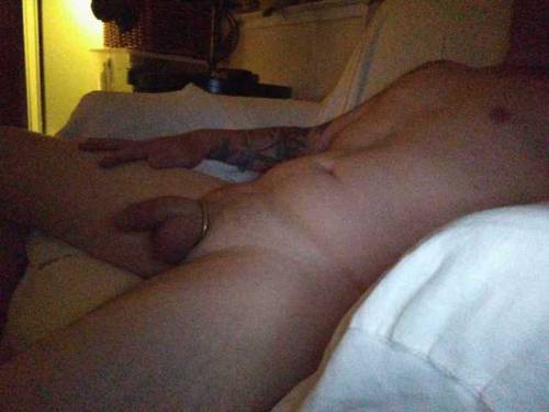 johnieue81y1: As boring as fuck, time for cam!