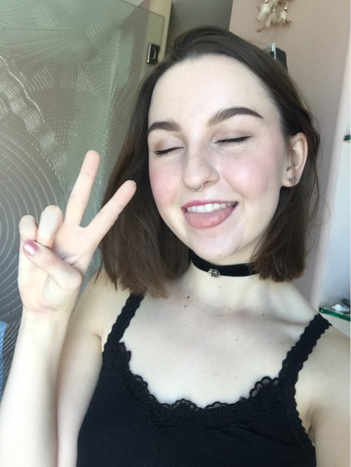 softdreamgirl: In case u forgot what I look like lol