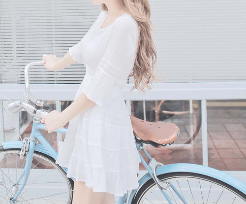 mangofaster: hello-velo: skirtsandoxfords:  ❤ more girly fashion posts here ☛ skirtsandoxford