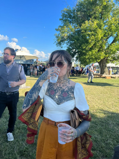 dealunaearsenium-deactivated202:Catch me at weddings in my wrinkled linen pants with two drinks in my hands 