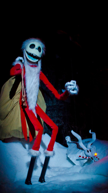 why-am-i-not-in-disneyland: Disneyland Lockscreens- Haunted Mansion Holiday Edition Feel free to us