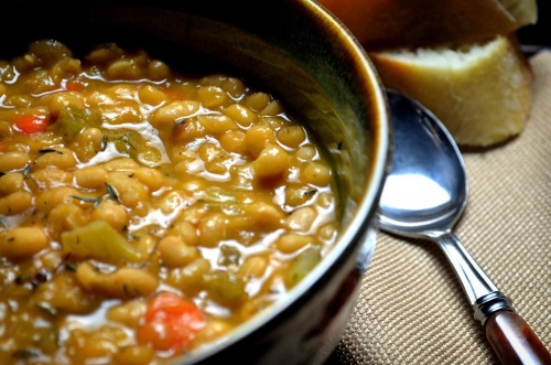 guardians-of-the-food: Easy White Bean Soup -the ultimate comfort food Recipe link: http://bit.ly/wh