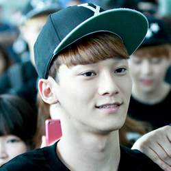 XXX :  Snapbacks: Chen with things on his head photo