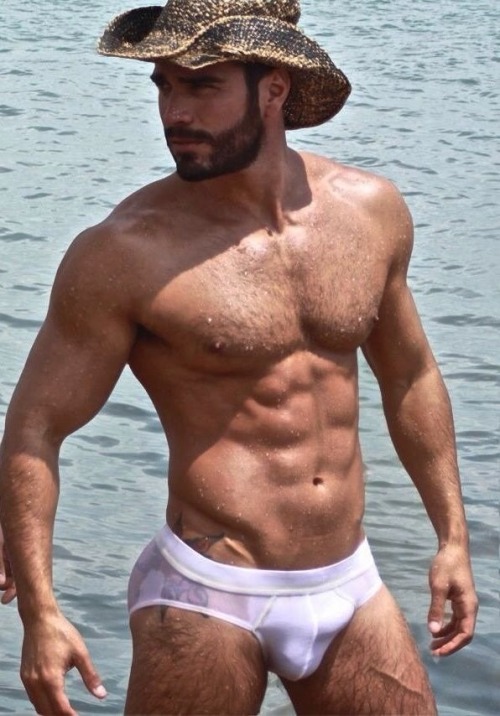 hunkopedia:  Follow Hunk’o’pedia for more hot guys!