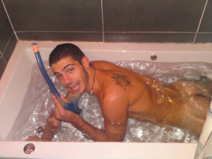 smileyouroncamerablog:  Shower / Bath