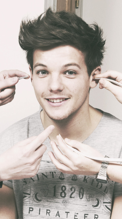 x-1direction-x:   The boys getting waxed!  my bf 