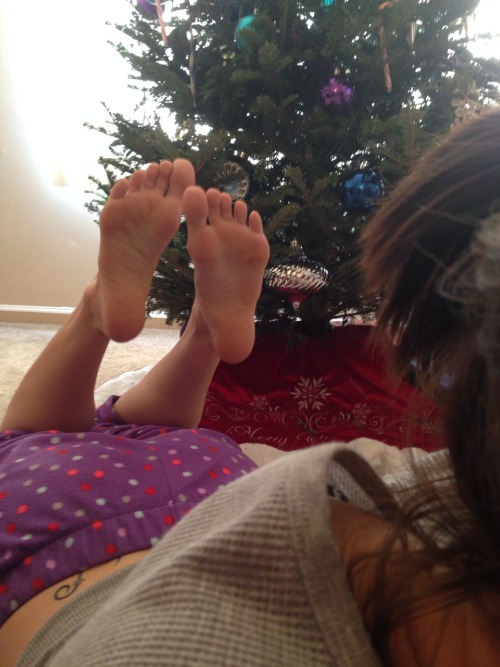 shellssoles:Merry Xmas!!! #soles #sexyfeet #lickabletoes #teenfeet #cumsoles