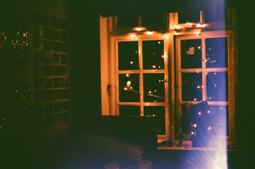 attaches: lights by padelynpoolz on Flickr.