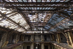 steampunktendencies:  Abandoned Atrium 