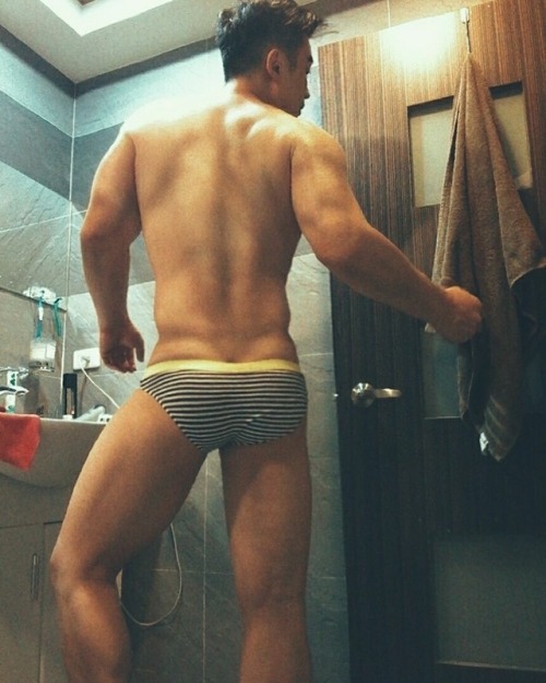 cloudzmaker: Anthony Chiang, Sexiest butt of the day!Reblog &amp; follow me for more hot stuff