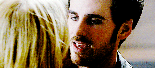 captainswaan:#let’s take a moment or several to appreciate emma caressing killian’s face (✿◠‿◠)