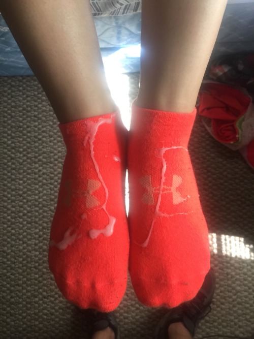 smell-her-socks: mysexygfsocks: My load on her socked feet Love it!