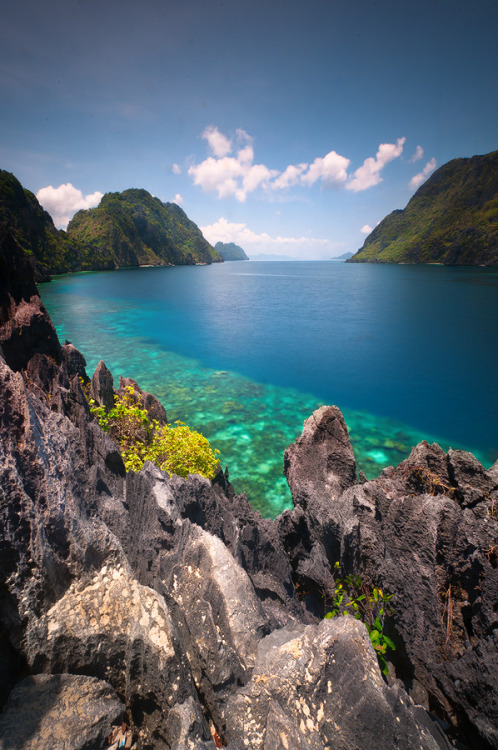 tigertravelguide:Matinloc Island, El Nido, Palawan (by dinno19)