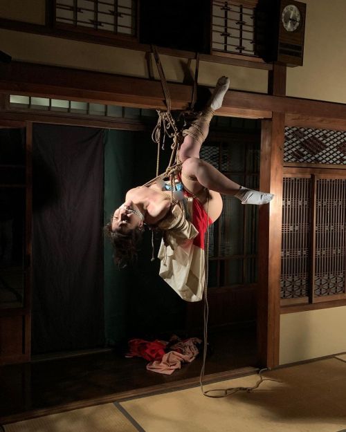 justscreenshots:Shibari &amp; Photo Naka AkiraModel Yuzu Shinkawa