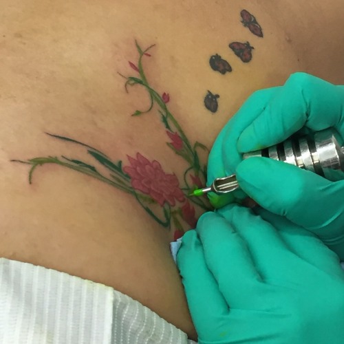 Tatuando, Empezando Muy Bien Este #diciembre #NightmareTattooArt