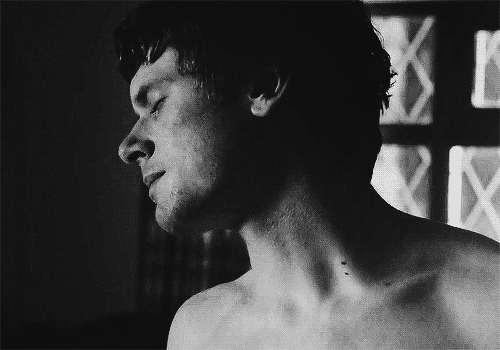veruneedy:  “One thing i’ve learned is that you should never look back. Past