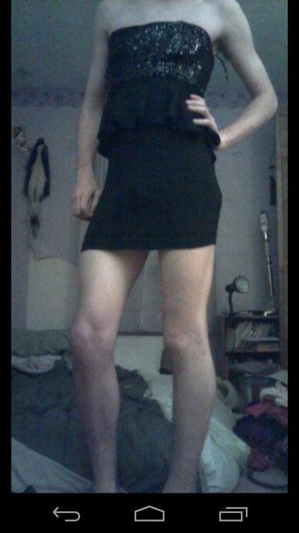 Mini skirt dresses are just so sexy 